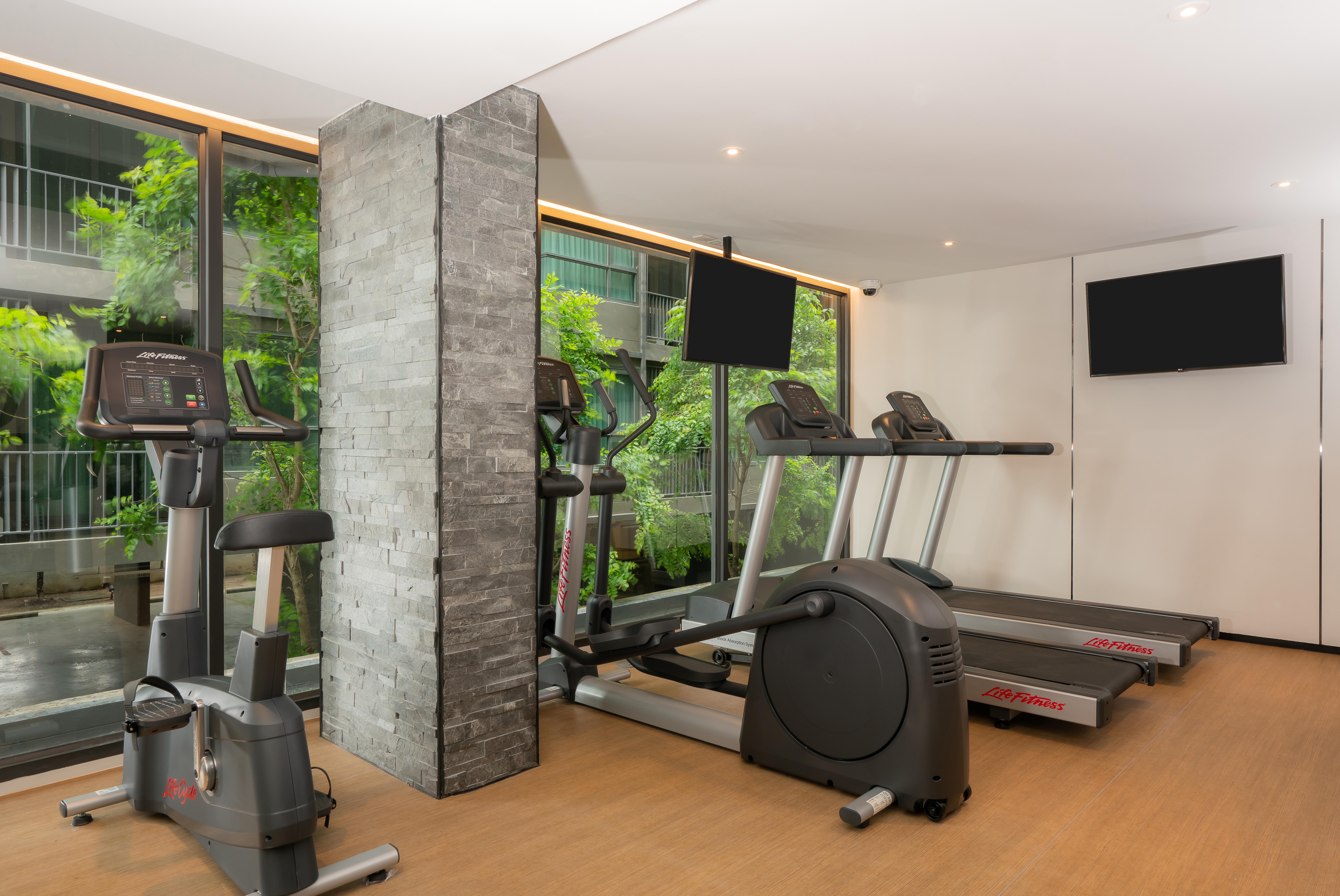 Bayphere Hotel Pattaya Jc Na Chom Thian Exterior foto The gym at the hotel